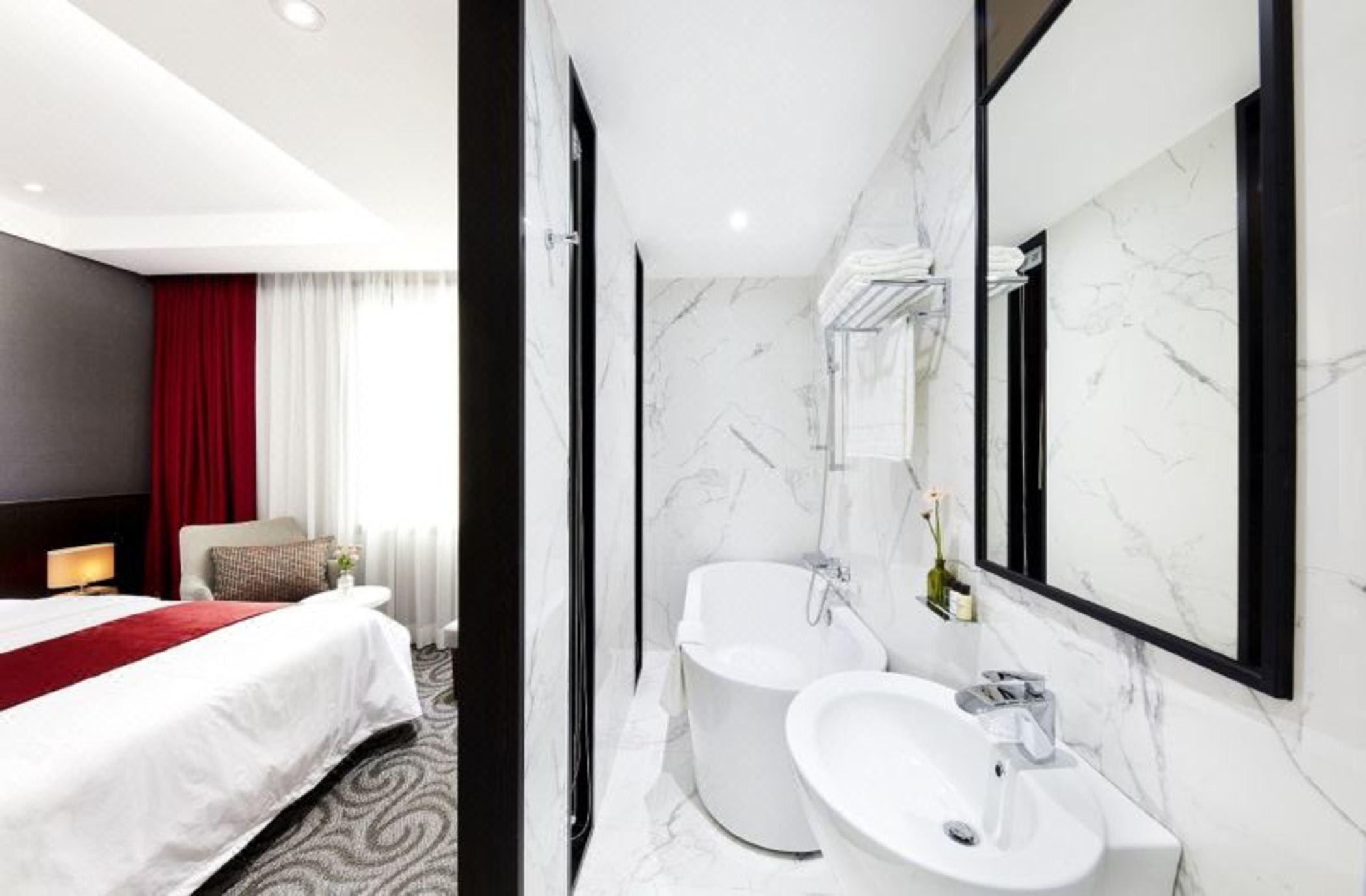 Ramada By Wyndham Yongin Hotell Exteriör bild