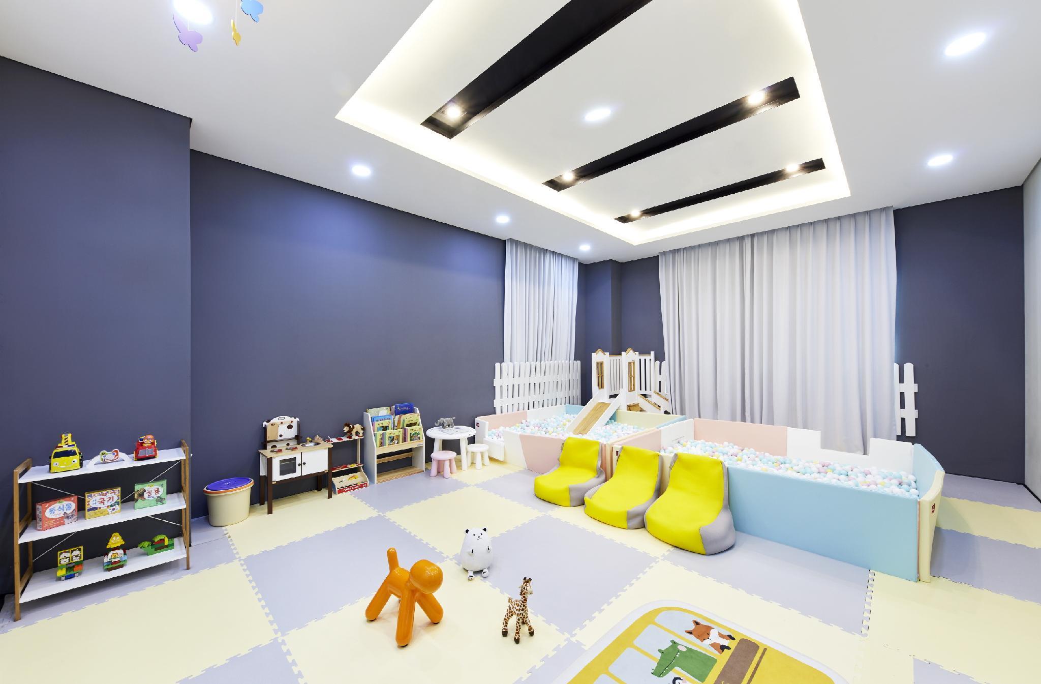 Ramada By Wyndham Yongin Hotell Exteriör bild