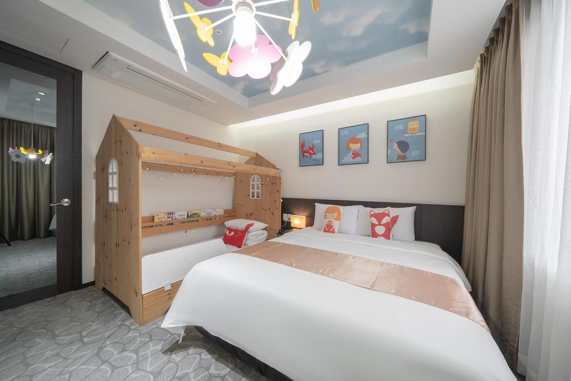 Ramada By Wyndham Yongin Hotell Exteriör bild