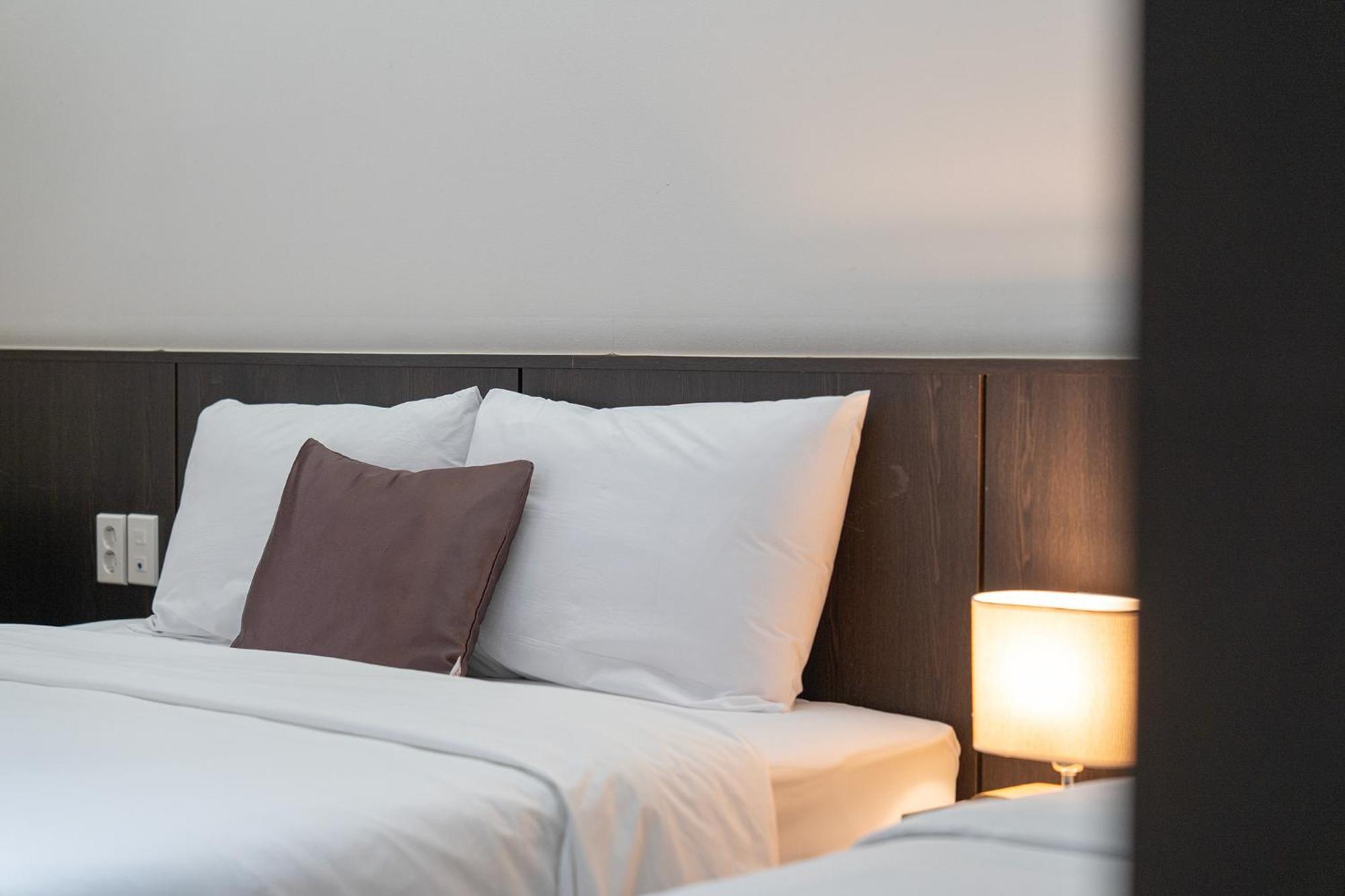 Ramada By Wyndham Yongin Hotell Exteriör bild