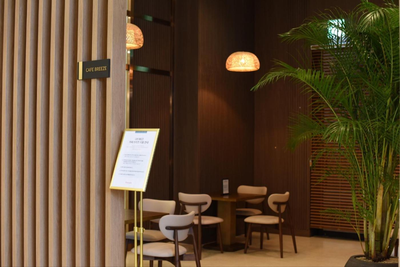 Ramada By Wyndham Yongin Hotell Exteriör bild