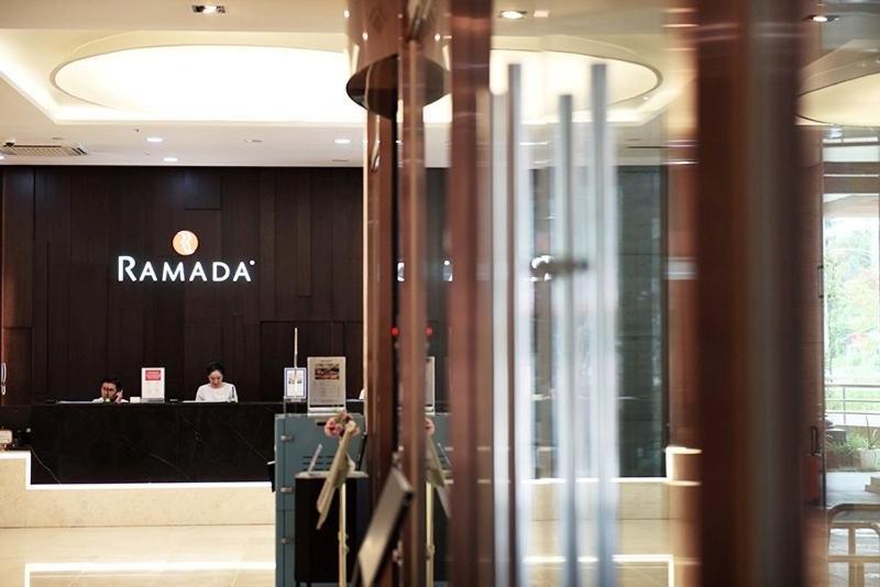 Ramada By Wyndham Yongin Hotell Exteriör bild