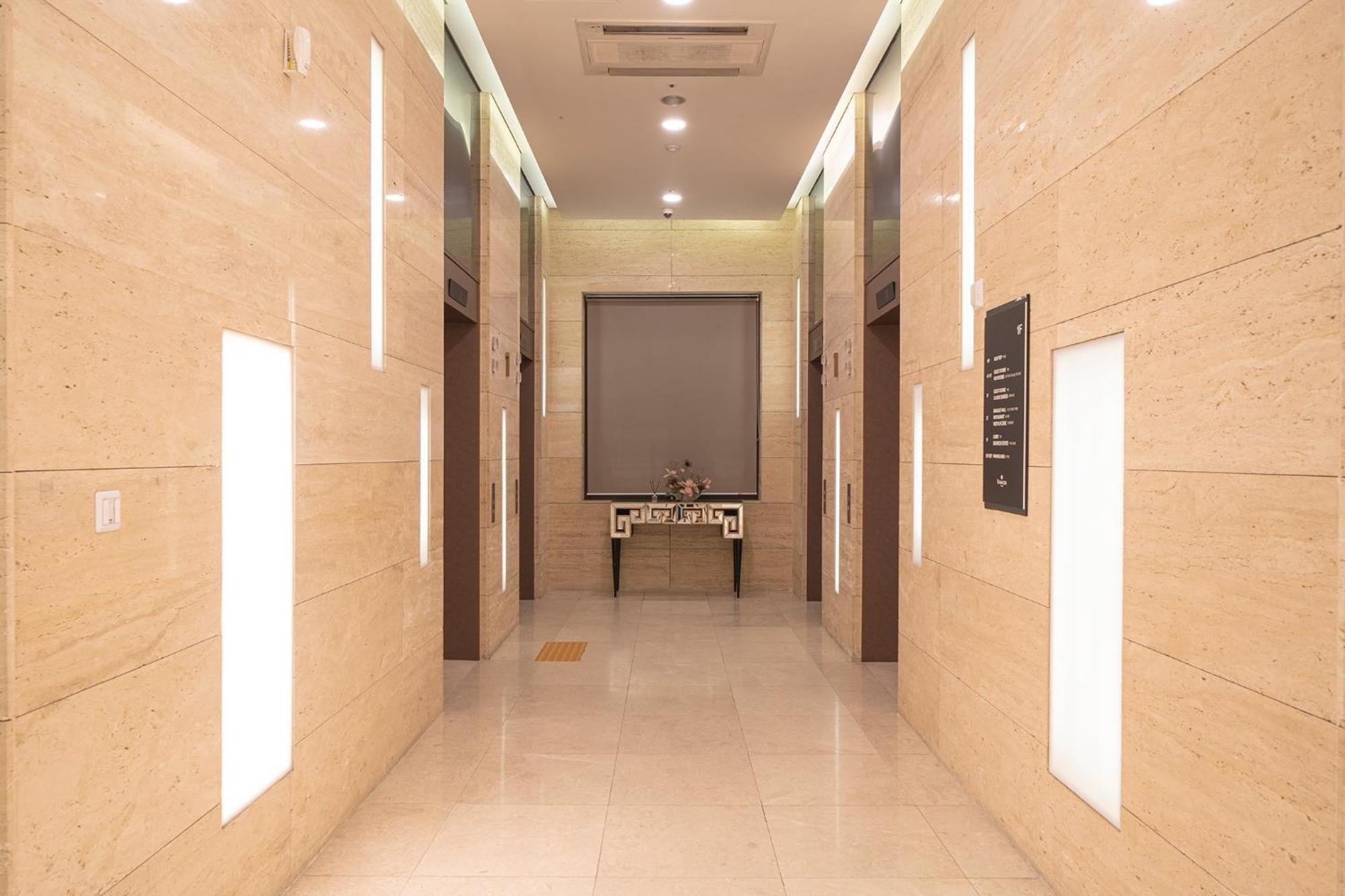 Ramada By Wyndham Yongin Hotell Exteriör bild