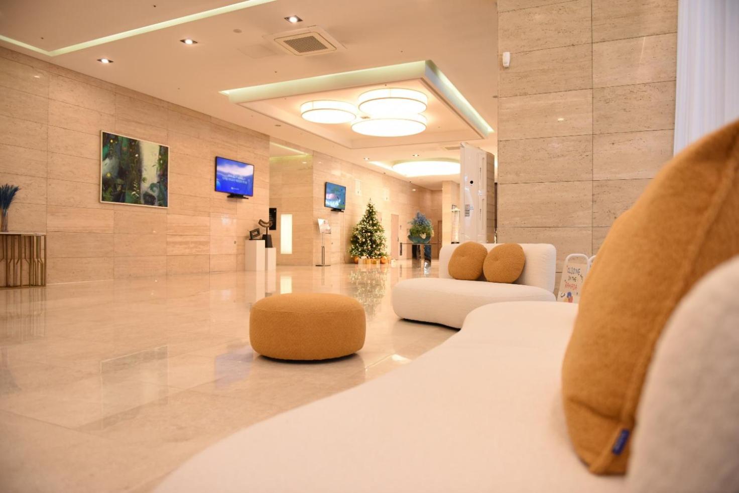 Ramada By Wyndham Yongin Hotell Exteriör bild